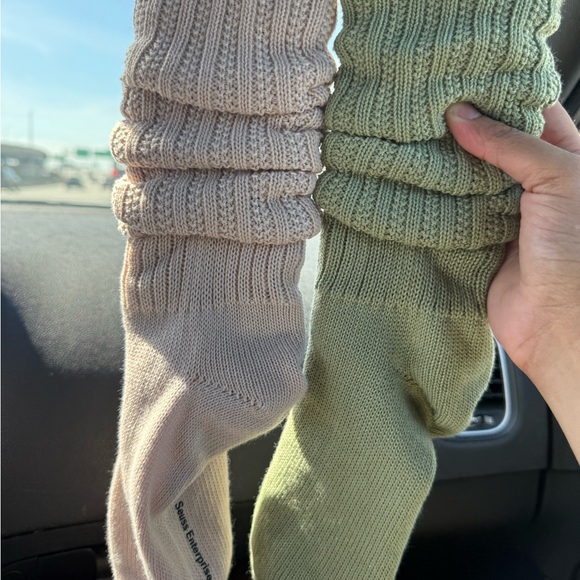 Grinch Embroidered Slouch Socks Set - Green and Tan shoe size 5-10 - Picture 3 of 7